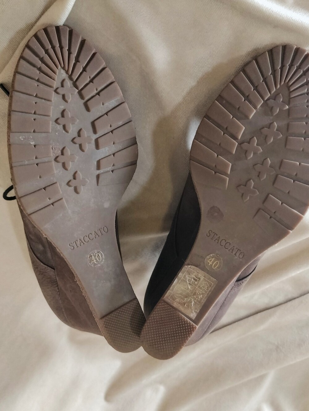 Staccato Women's Brown Suede Wedge Heel Lace Up Oxford. Size 40/US 9 - Picture 6 of 8